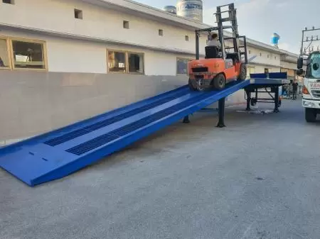 Cầu lên container 10 tấn, cầu dẫn xe nâng số 1 năm 2024