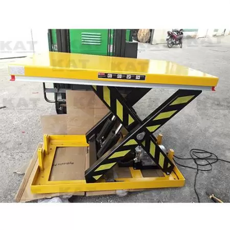 Bàn Nâng Thủy Lực Xuất Hàng